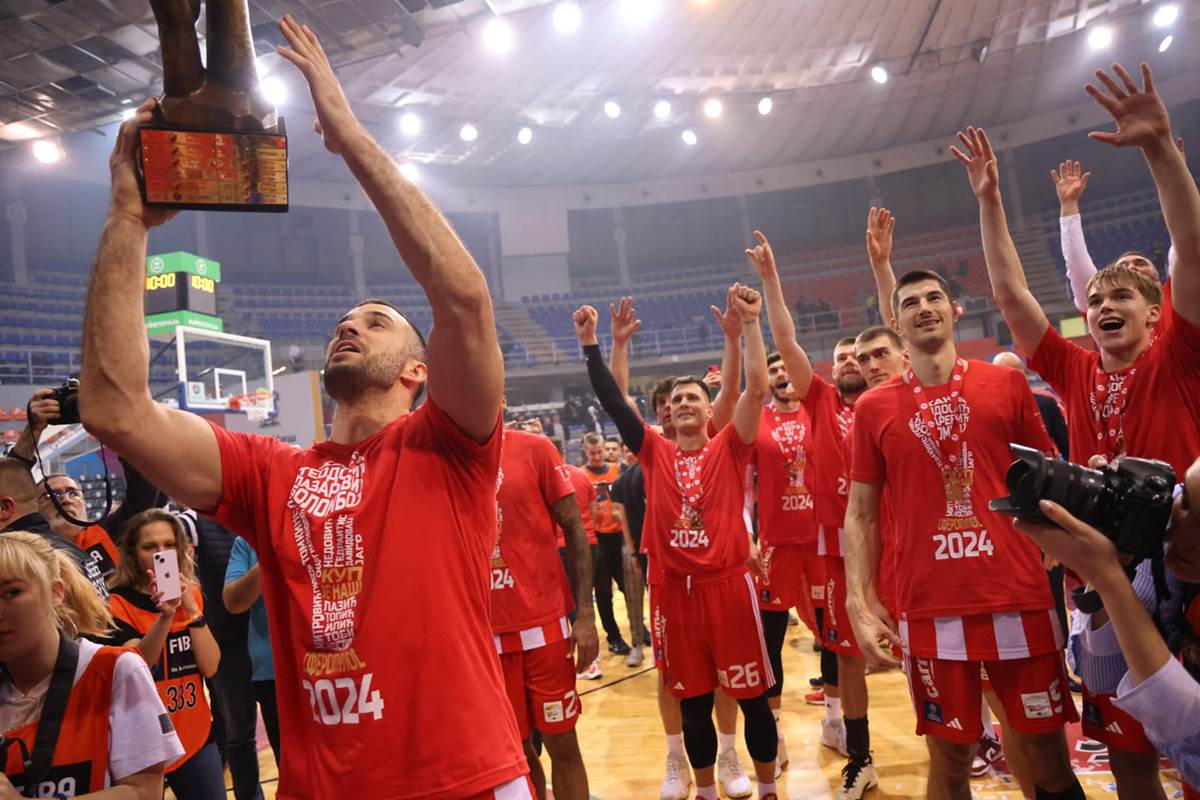 Zvezda proslavlja pobedu (16).jpg