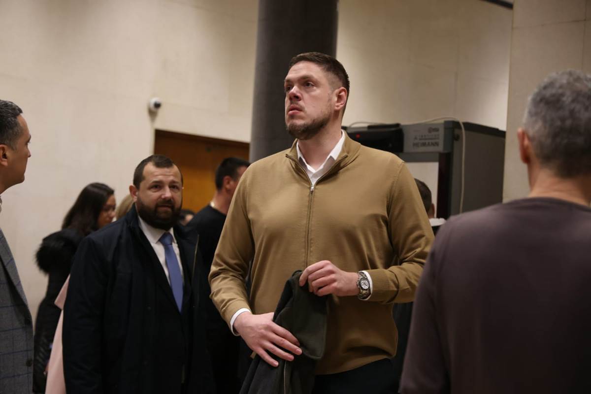 Nestorović napustio sednicu i pomenuo odbegle odbornike