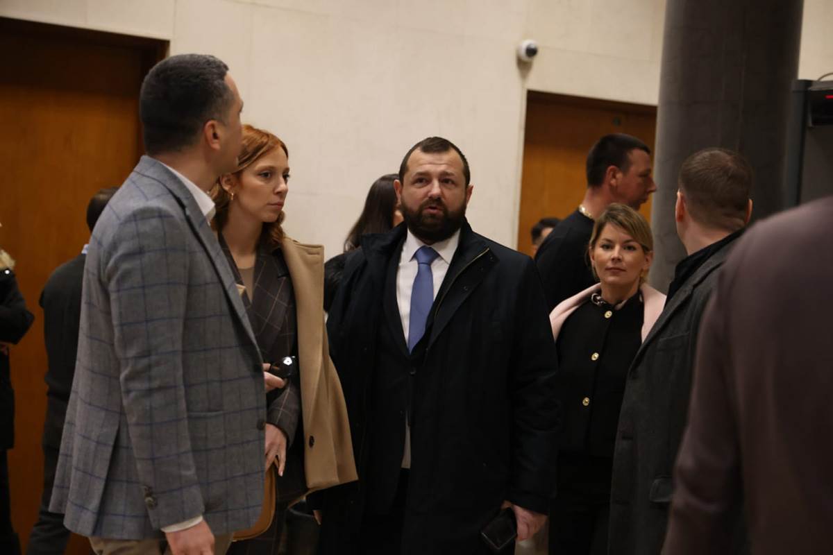 Nestorović napustio sednicu i pomenuo odbegle odbornike