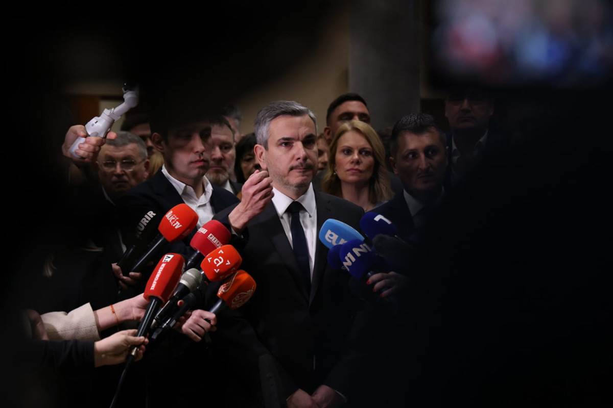 Nestorović napustio sednicu i pomenuo odbegle odbornike