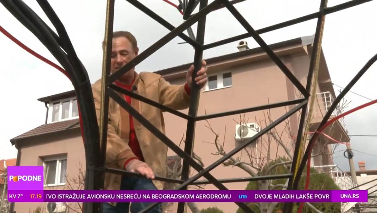 Ajfelov toranj u Sremčici (6).jpg