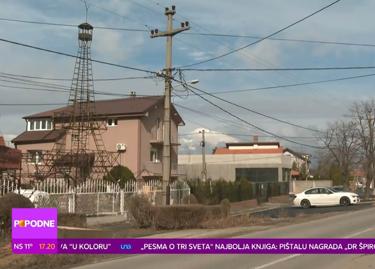 Ajfelov toranj u Sremčici (7).jpg