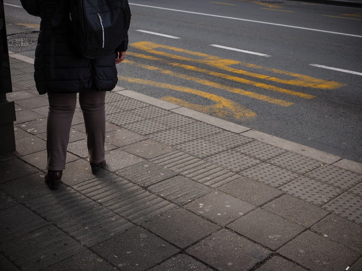 Čemu služe tasteri na semaforima i staze na trotoarima