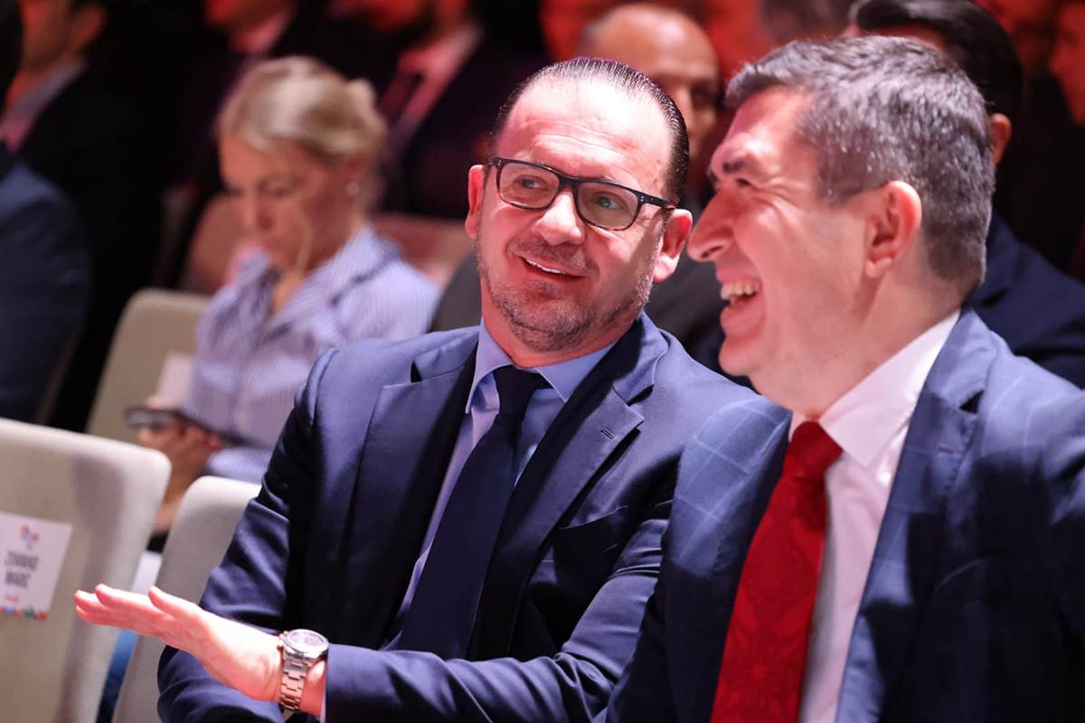 Nemanja Vidić i Aleksandar Kolarov (3) copy.jpg