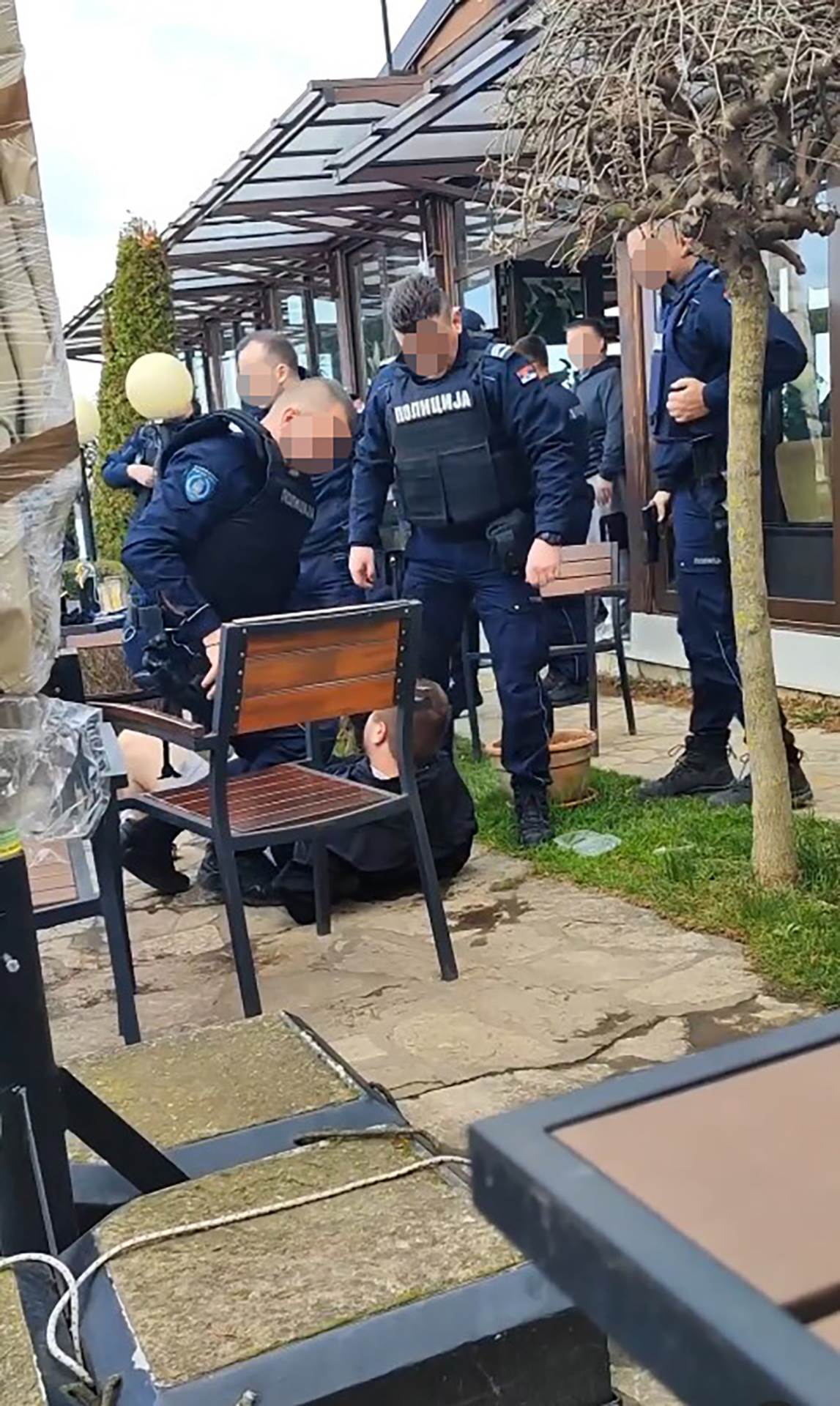 Hapšenje Ada Huja (4).jpg