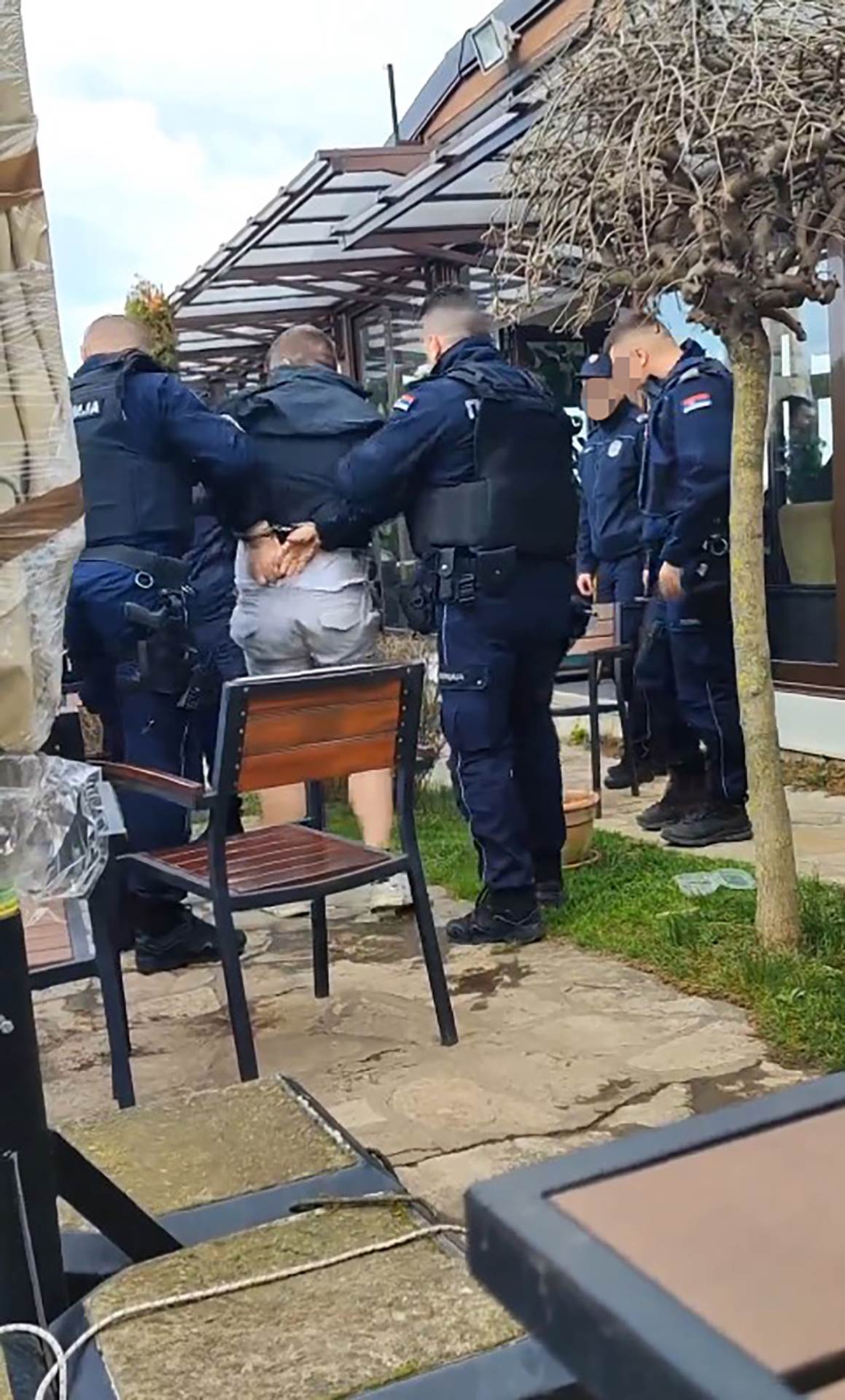 Hapšenje Ada Huja (5).jpg