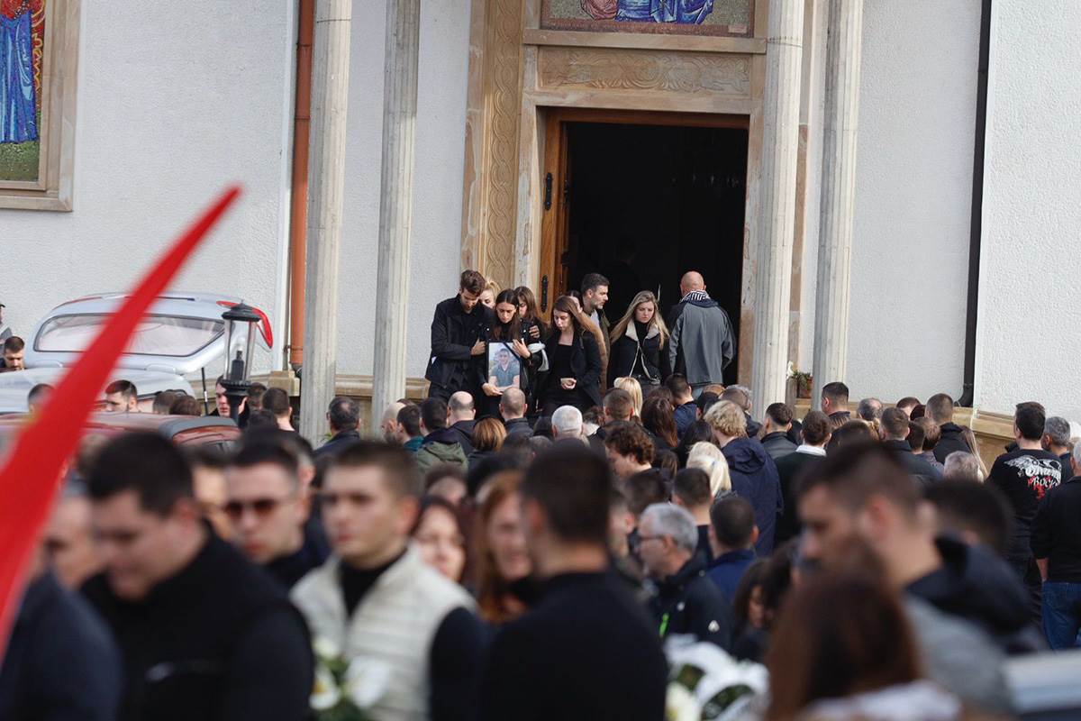 Opelo u Bolecu Stefan Savic (4).jpg