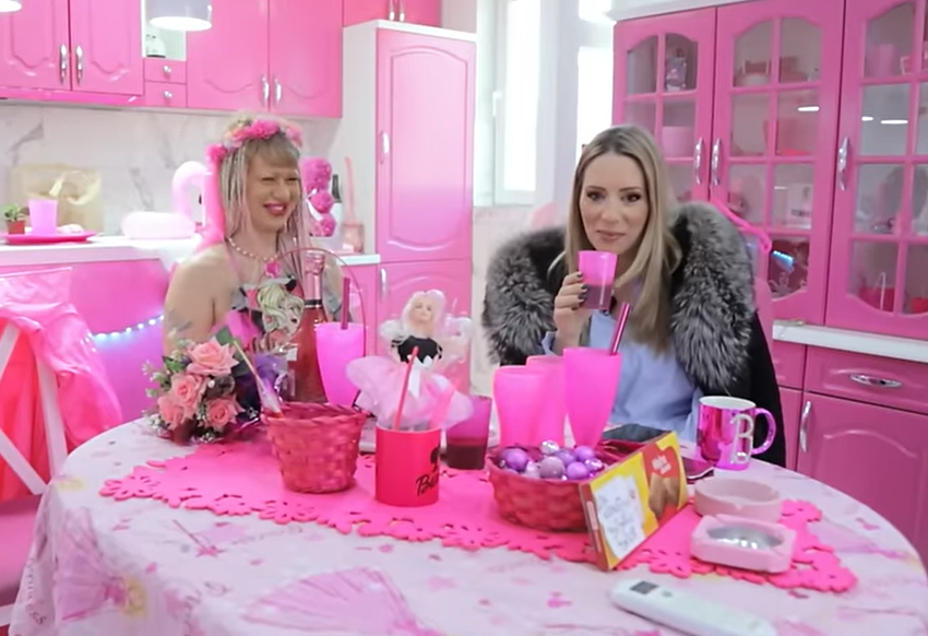 Roditelji bogataši, ona radi kao kasirka: Nekad smo je gledali na TV-u jer je kuću ofarbala u roze, a pogledajte je sad