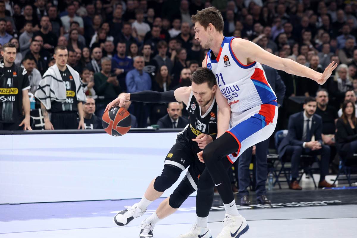 Utakmica KK Partizan - Efes (3) copy.jpg