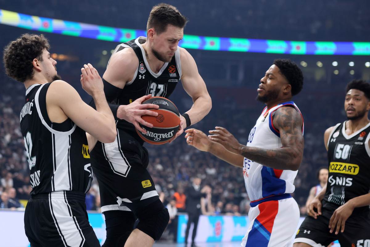 Utakmica KK Partizan - Efes (10).jpg