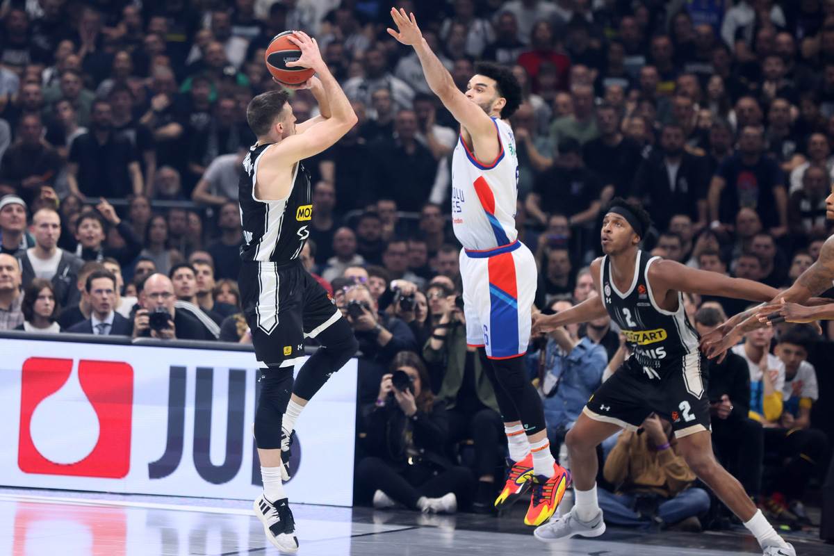 Utakmica KK Partizan - Efes (5) copy.jpg