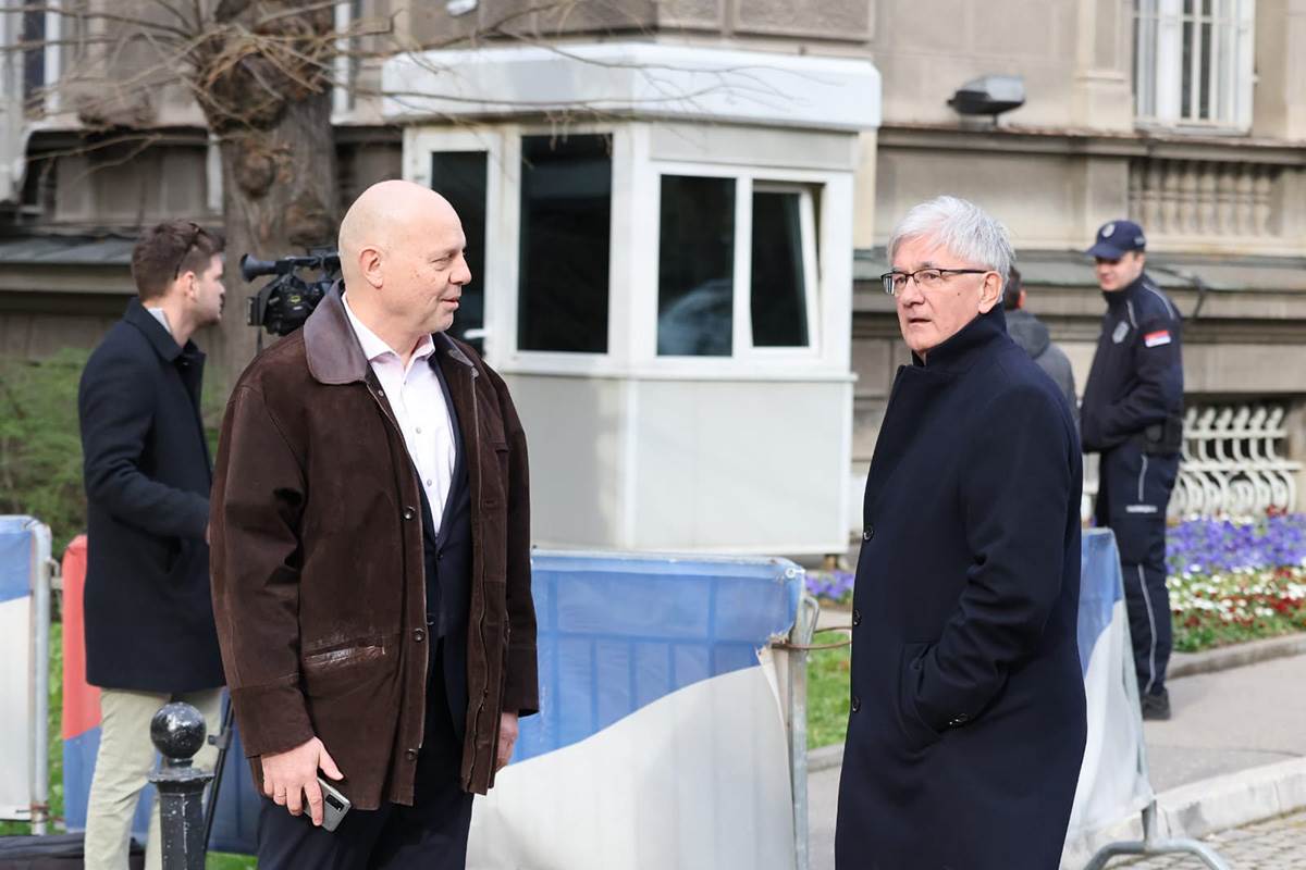 Pregovori Aleksandra Vučića i Branimira Nestorovića