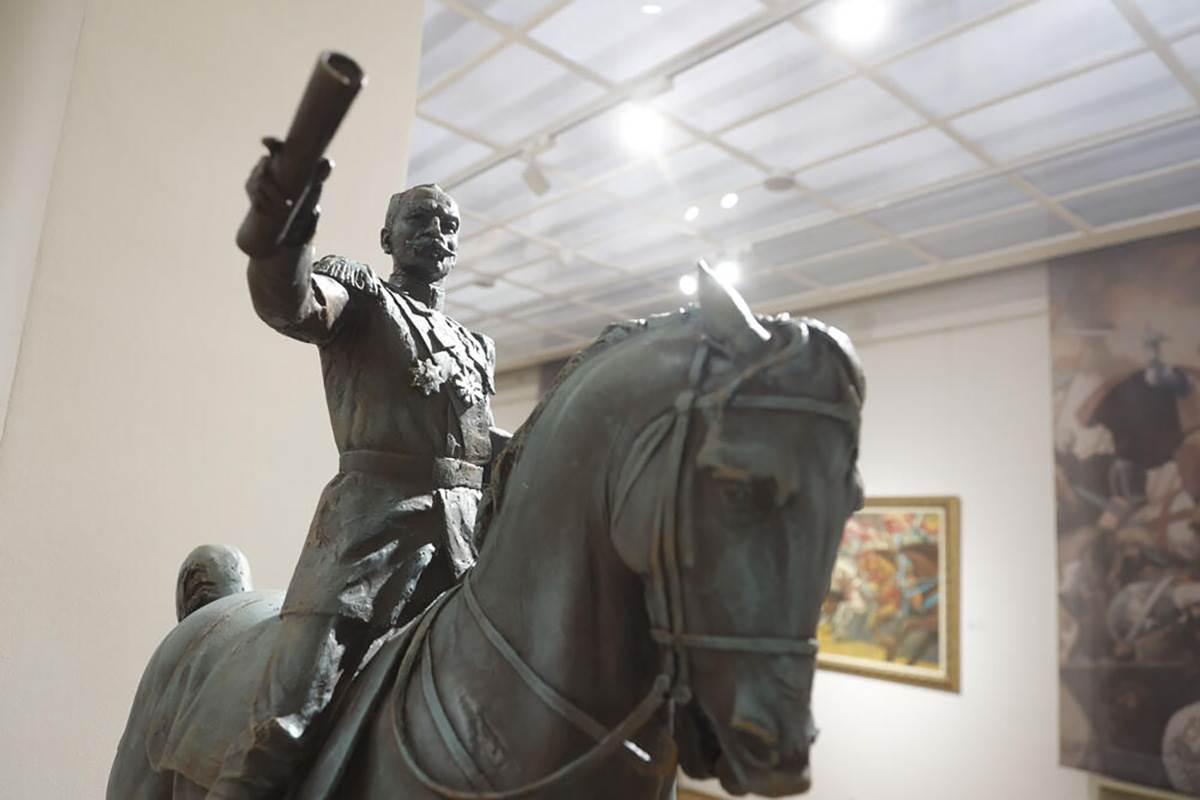 izložba u domu vojske Srbije (28).jpg