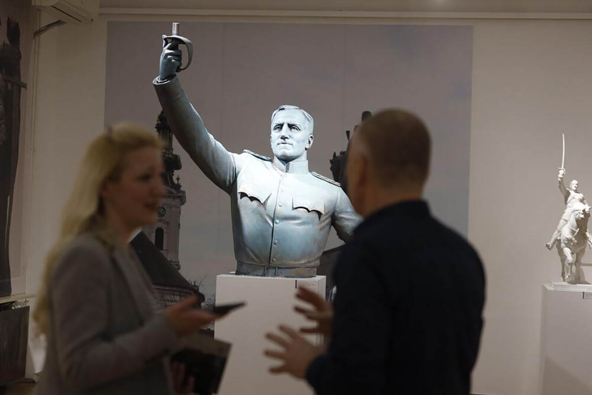 izložba u domu vojske Srbije (34).jpg