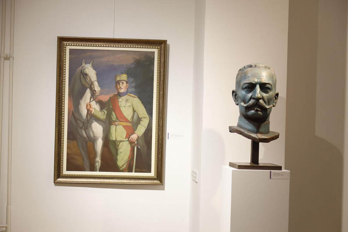 izložba u domu vojske Srbije (41).jpg