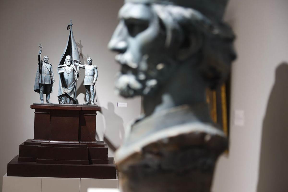 izložba u domu vojske Srbije (42).jpg