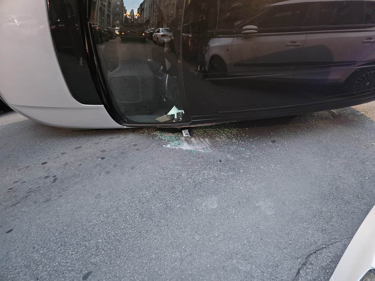 Prevrnuo se automobil u Vlajkovićevoj