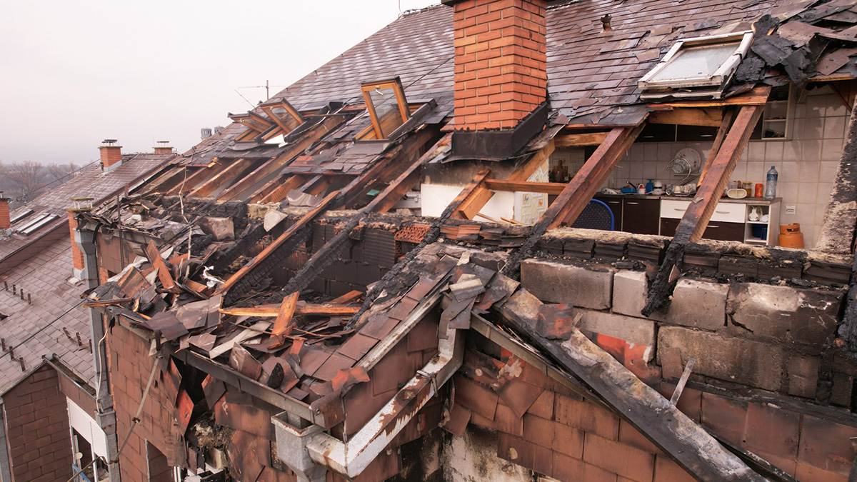 Nakon požara u zgradi stanari čekaju da se vrate u domove (8).jpg