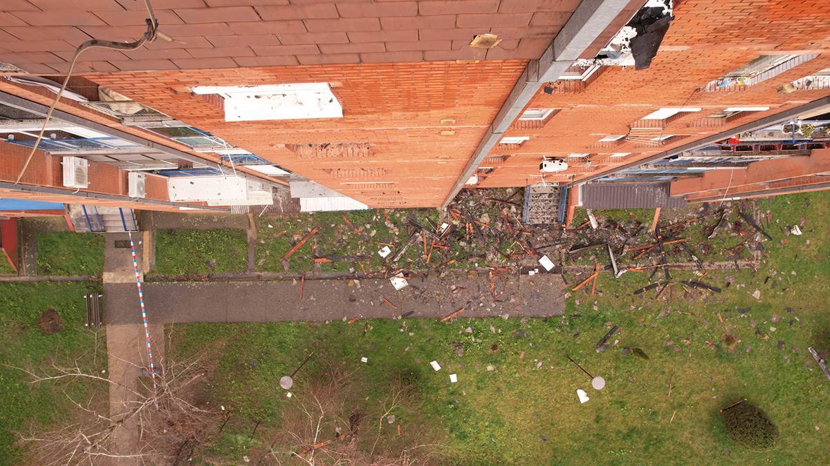 Nakon požara u zgradi stanari čekaju da se vrate u domove (9).jpg