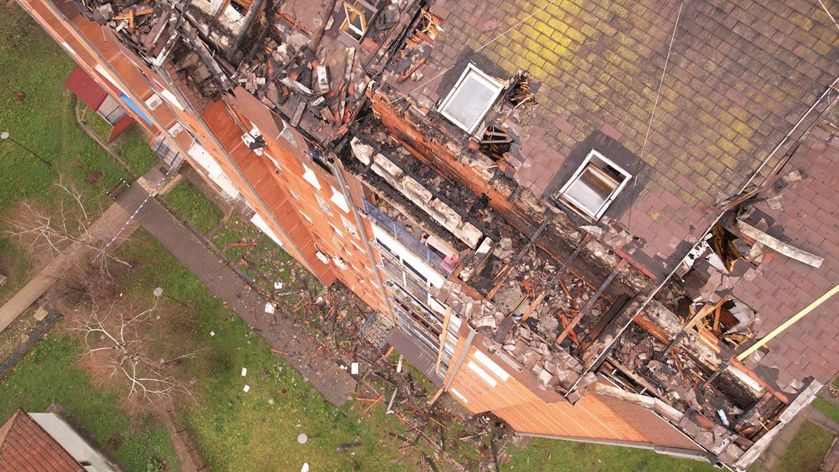 Nakon požara u zgradi stanari čekaju da se vrate u domove (10).jpg