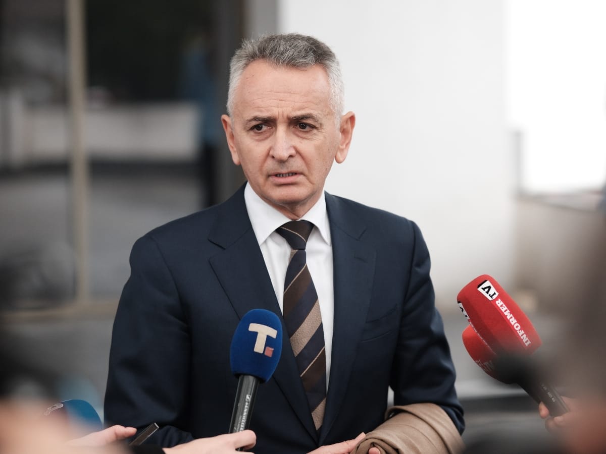 Sudjenje Lečić i Andjela Jovanović.jpg