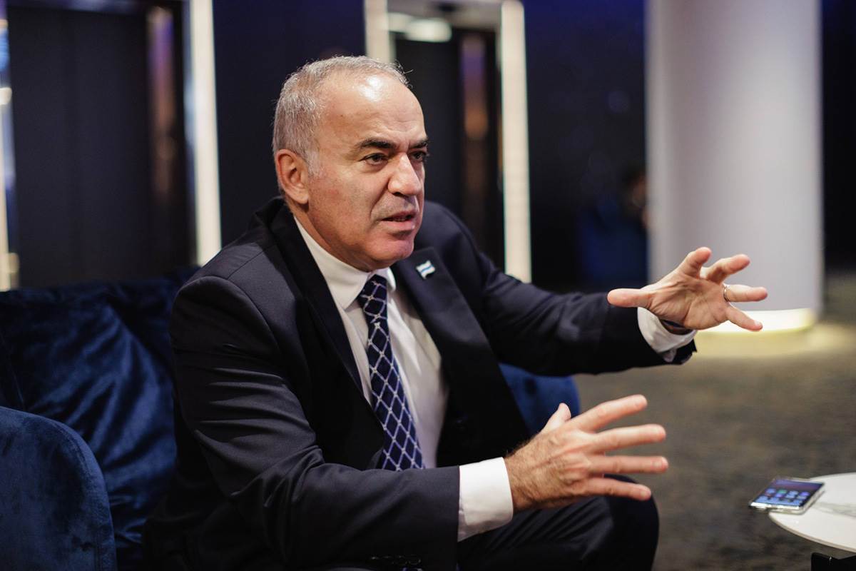 Gari Kasparov daje intervju