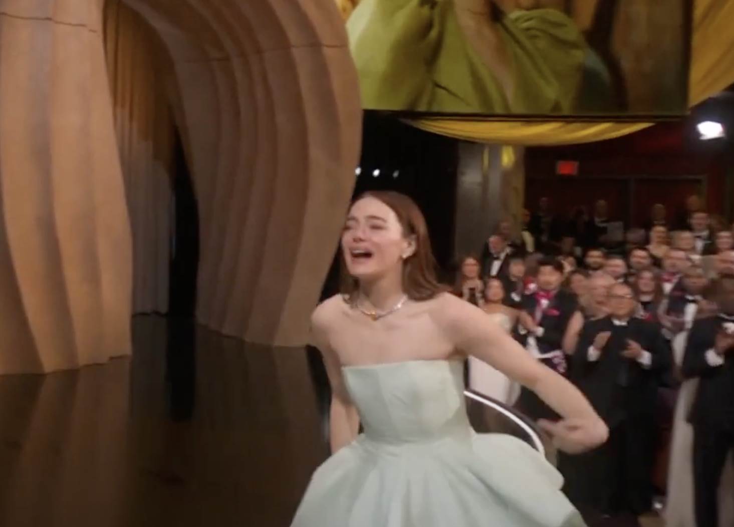 emi stoun pukla haljina na dodeli oskara 5.png