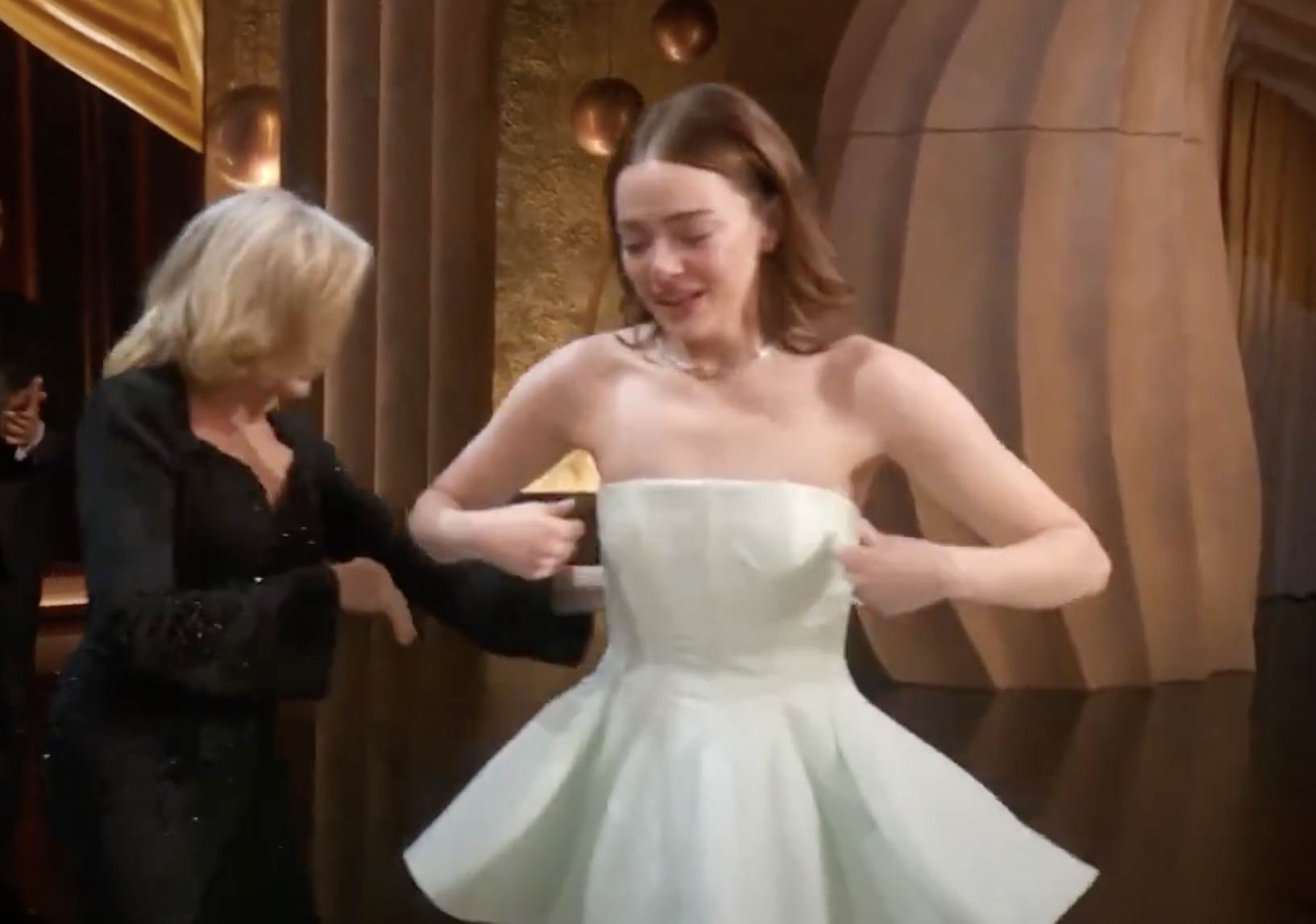 emi stoun pukla haljina na dodeli oskara 8.png