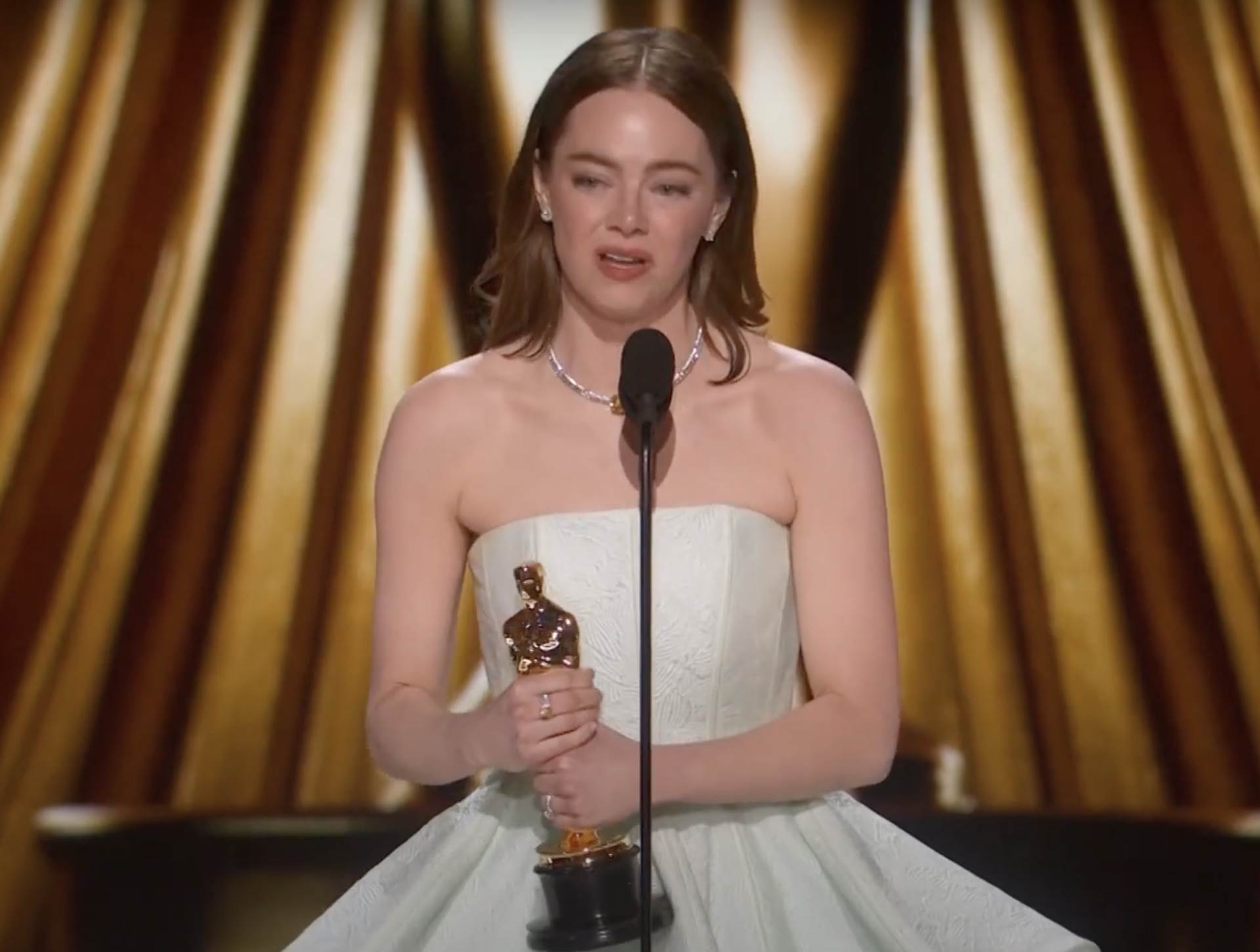 ema stoun plače na dodeli oskara 5.png