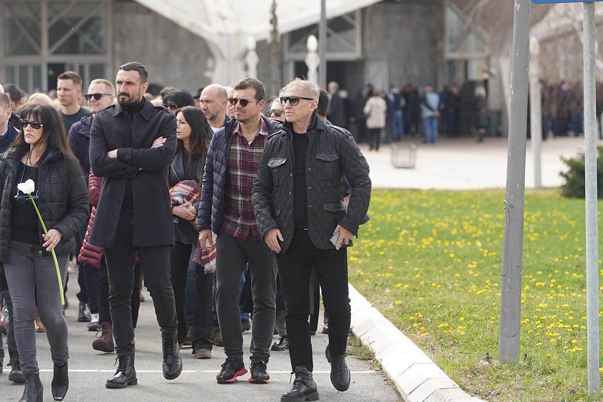 zana okuka sahrana (7) copy.jpg