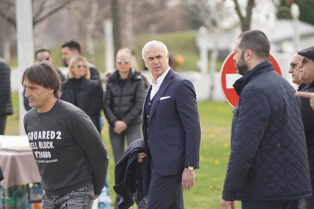 zana okuka sahrana (10) copy.jpg