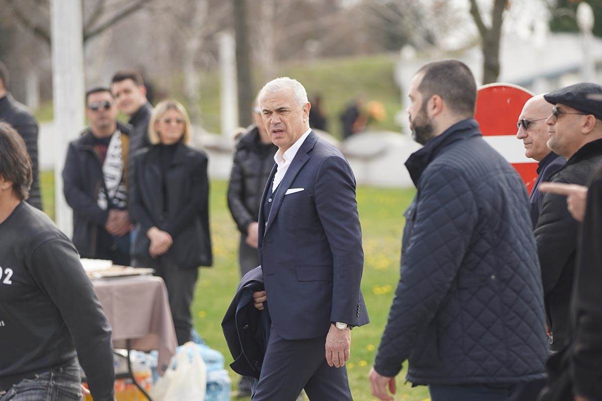 zana okuka sahrana (11) copy.jpg