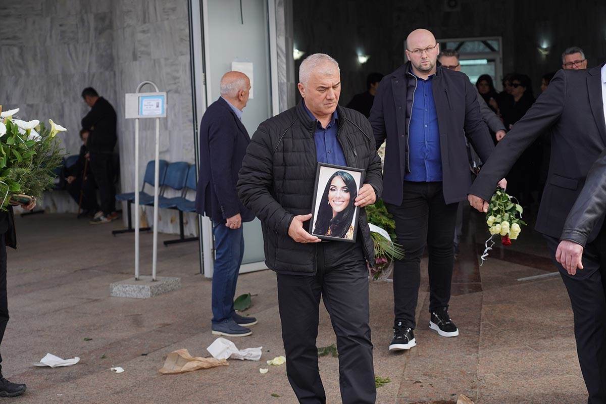 zana okuka sahrana (16) copy.jpg