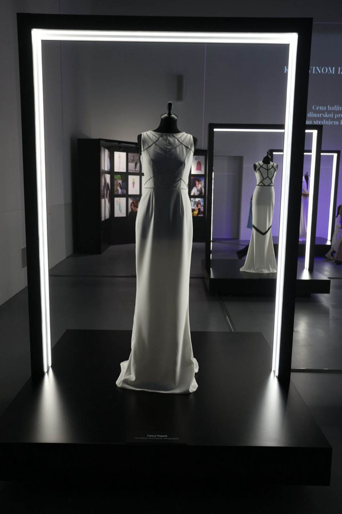 Izložba haljina (13) copy.jpg