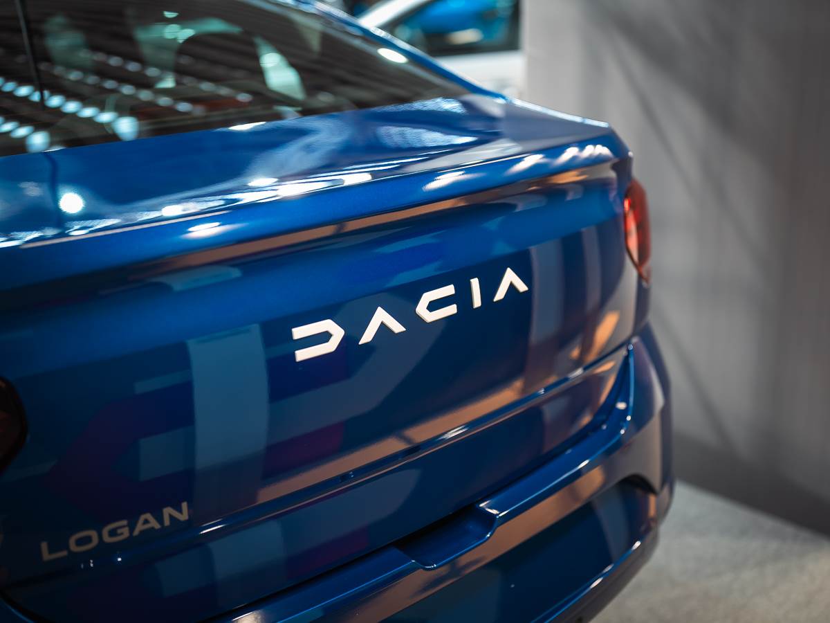 Sajam automiobila Dacia Logan-3.jpg