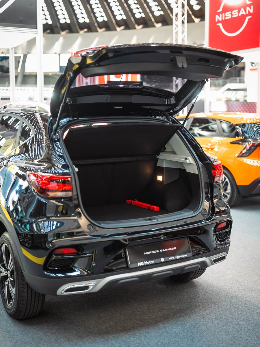 Sajam automiobila MG-16.jpg