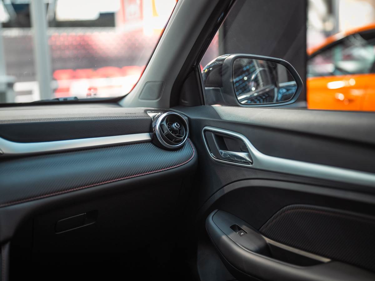 Sajam automiobila MG-14.jpg