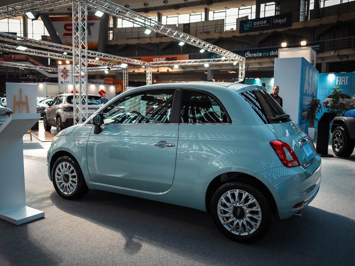 Sajam automobila Fiat 500-2.jpg