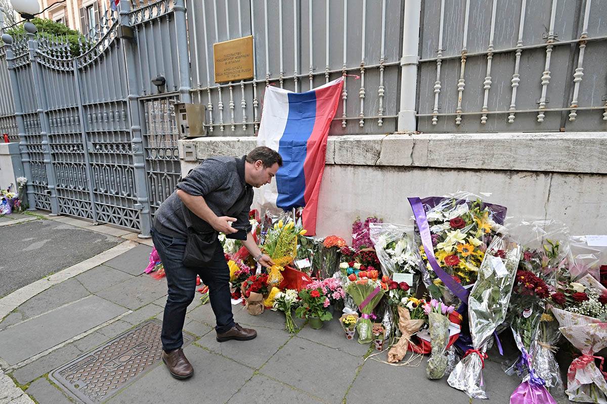 Rusi počast poginulim u moskvi