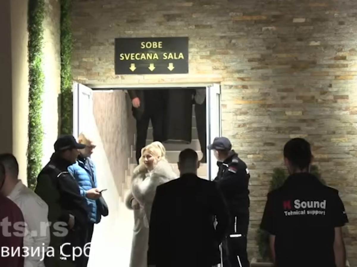 Srušio se plafon u leskovačkom restoranu (6).jpg