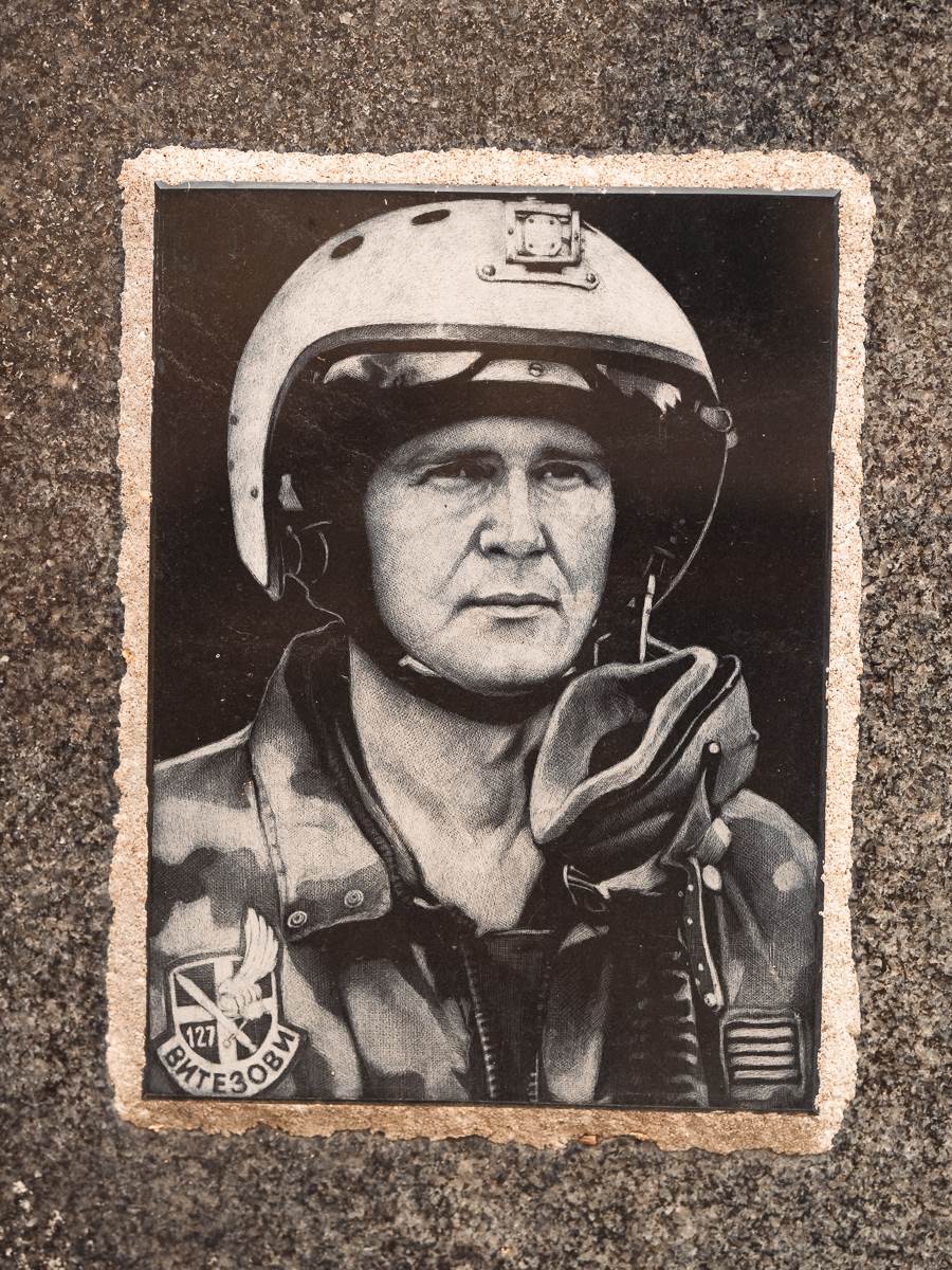 Zoran Radosavljevic spomenik (2).jpg