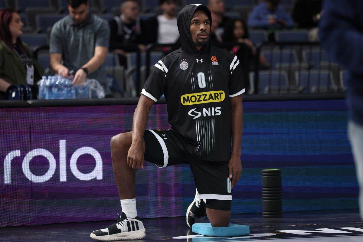 Nikola Milutinov izviždan pred Partizan Olimpijakos