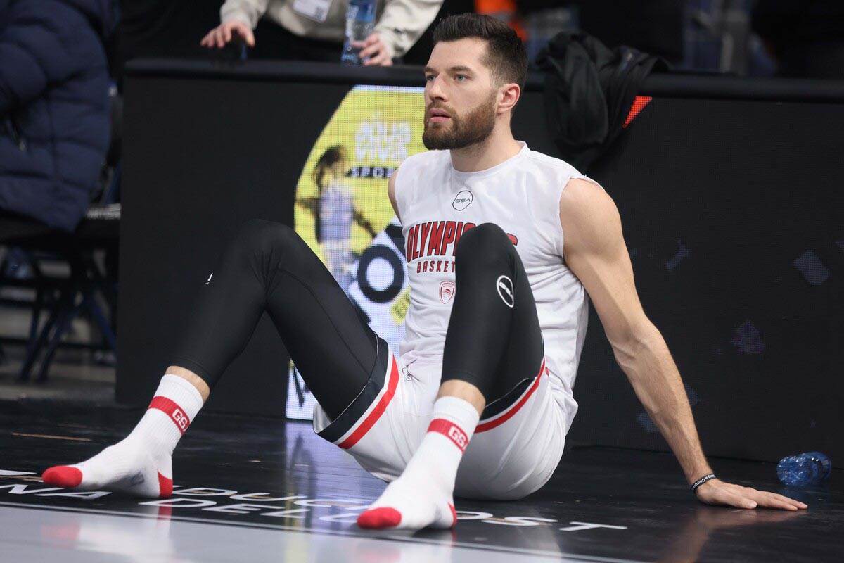 Nikola Milutinov izviždan pred Partizan Olimpijakos