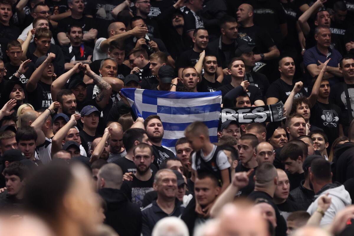 Nikola Milutinov izviždan pred Partizan Olimpijakos