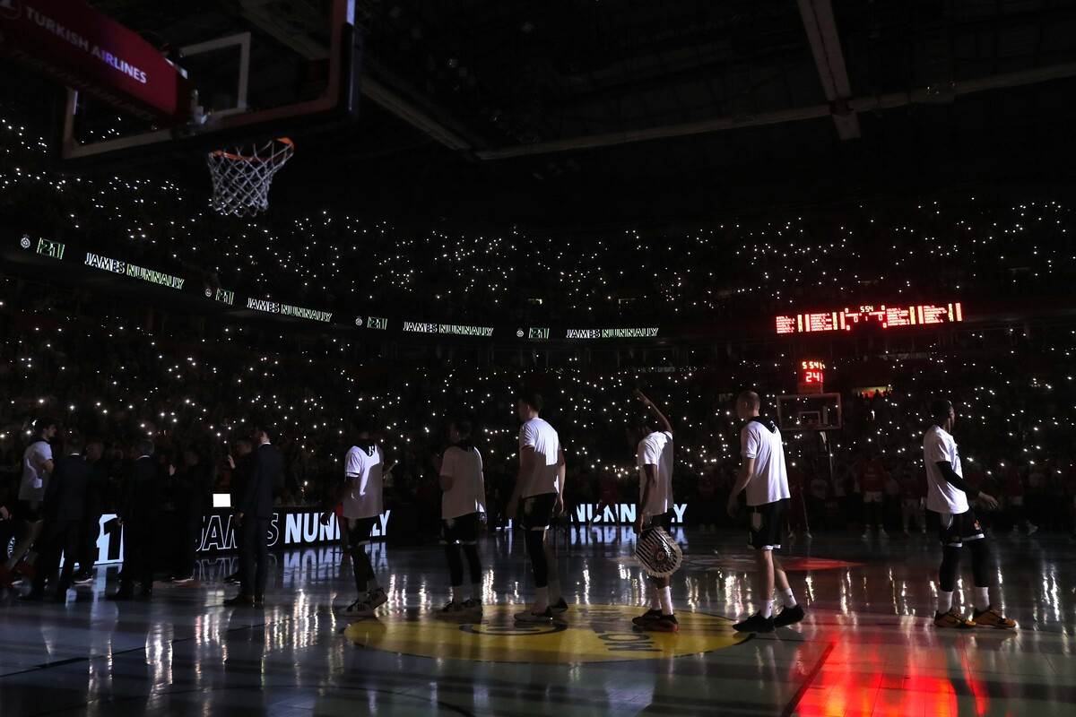 Toni Kukoč gleda Partizan Olimpijakos