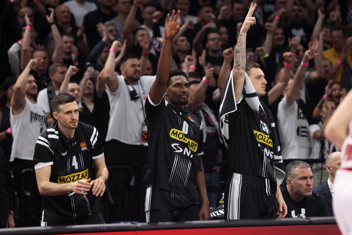 Toni Kukoč gleda Partizan Olimpijakos