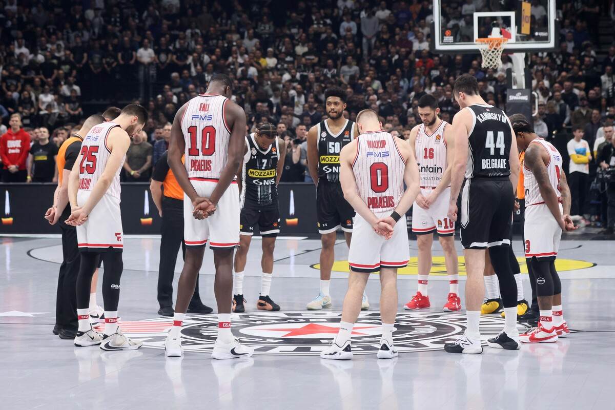 Toni Kukoč gleda Partizan Olimpijakos