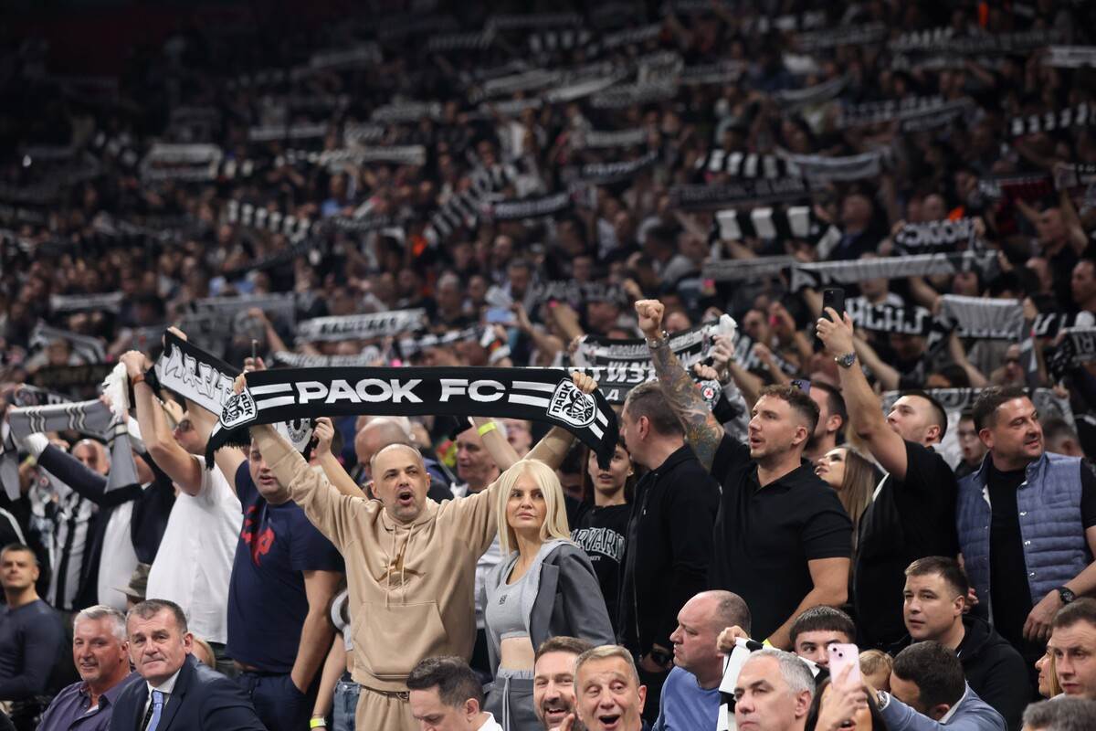 Toni Kukoč gleda Partizan Olimpijakos