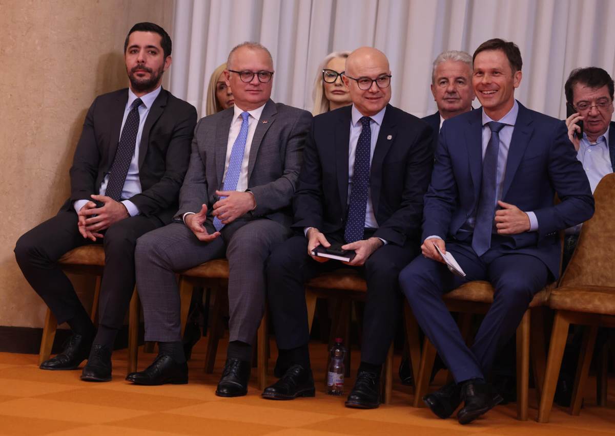 Aleksandar Vučić: Dug FK Partizan je 50 miliona evra