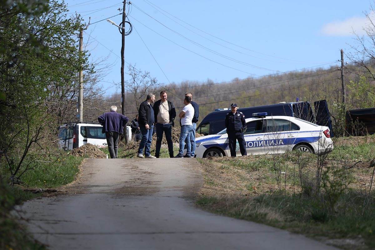 Policija sa psima tragačima pretražuje Banjsko polje